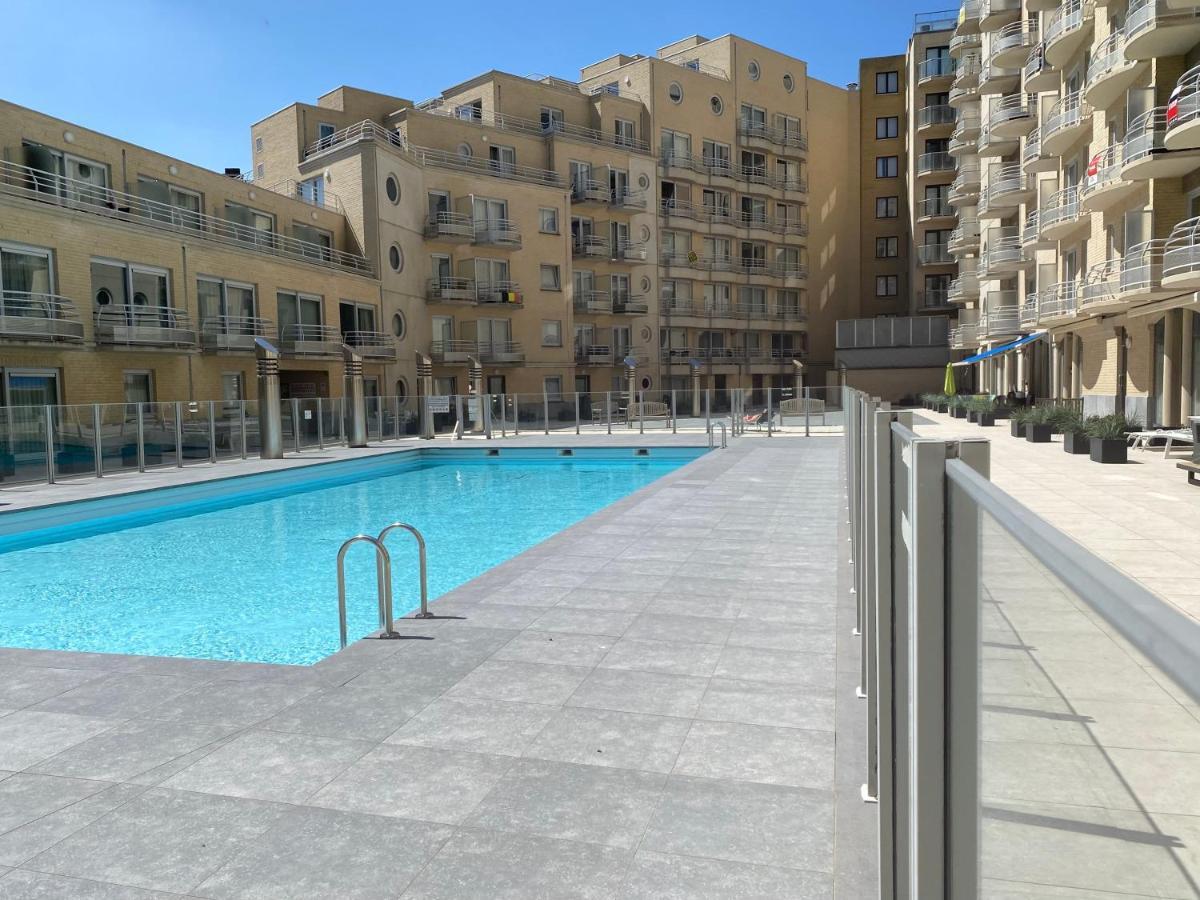 Deluxe Apartment With Shared Pool ออสเทนด์ ภายนอก รูปภาพ