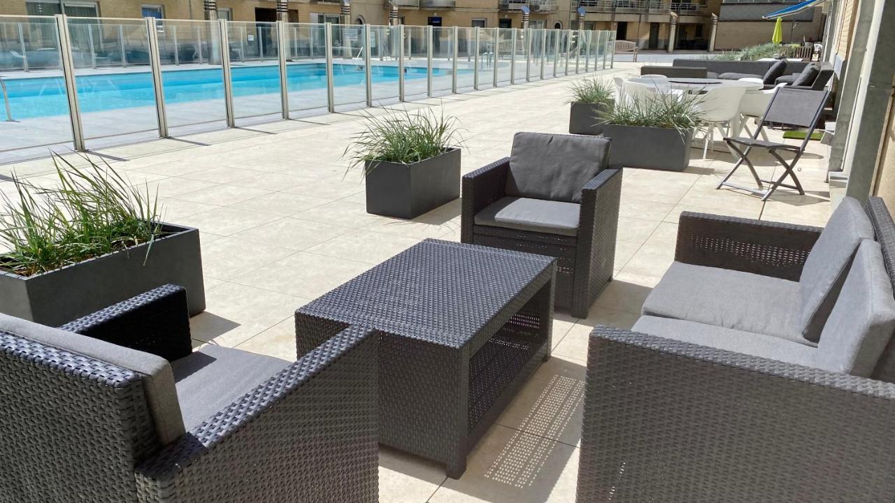 Deluxe Apartment With Shared Pool ออสเทนด์ ภายนอก รูปภาพ