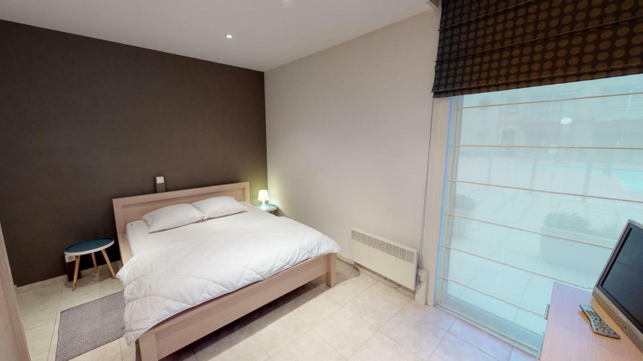 Deluxe Apartment With Shared Pool ออสเทนด์ ภายนอก รูปภาพ